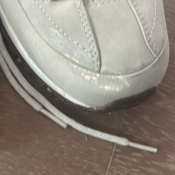 Women’s Skechers - Picture 3 of 3